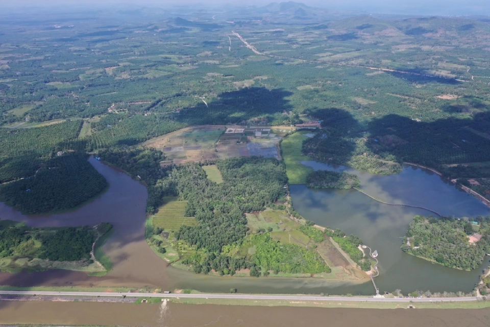 แก้มลิงหนองใหญ่ หรือ แก้มลิงชุมพร