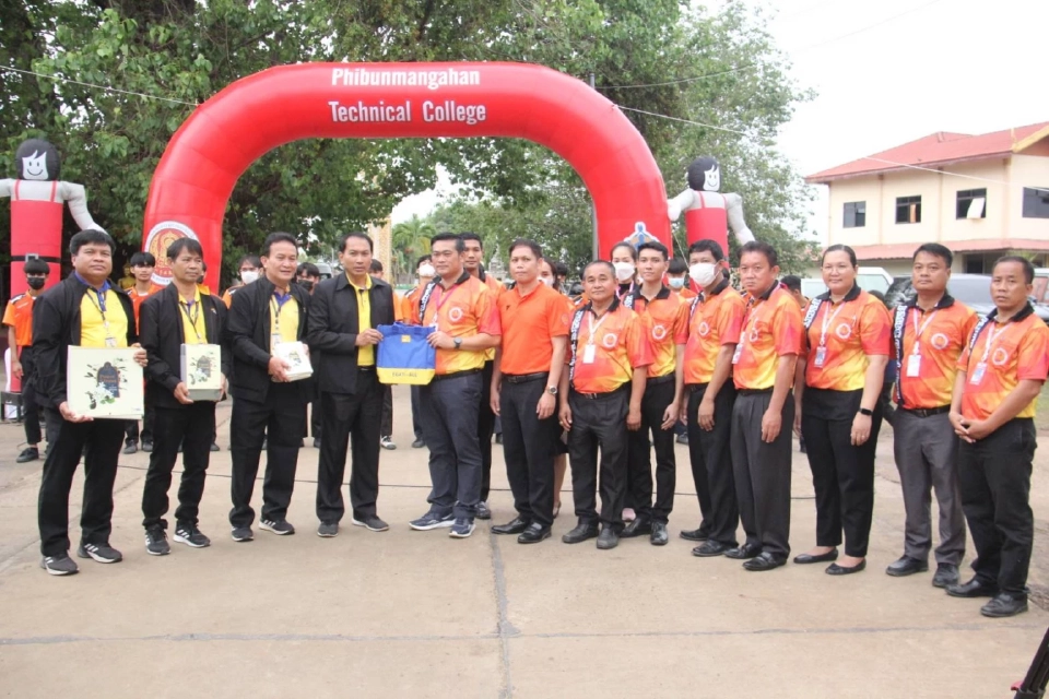 กฟผ.กฟภ.จับมือนายช่างอาสาลุยซ่อมเครื่องใช้ไฟฟ้าจมน้ำท่วมอุบลฯ 