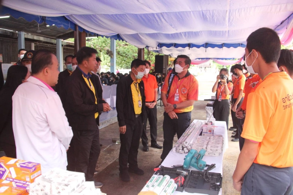 กฟผ.กฟภ.จับมือนายช่างอาสาลุยซ่อมเครื่องใช้ไฟฟ้าจมน้ำท่วมอุบลฯ 