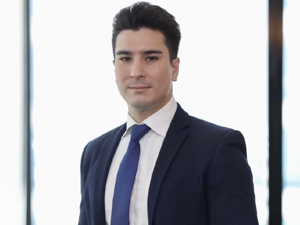 เจมส์ แอนดริว มอร์ ประธานเจ้าหน้าที่บริหาร  เวฟ เอ็นเตอร์เทนเมนท์ 