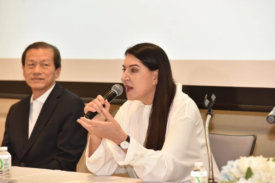 “มารีน่า อบราโมวิช” ศิลปินเพอร์ฟอร์แมนซ์อาร์ตระดับโลก