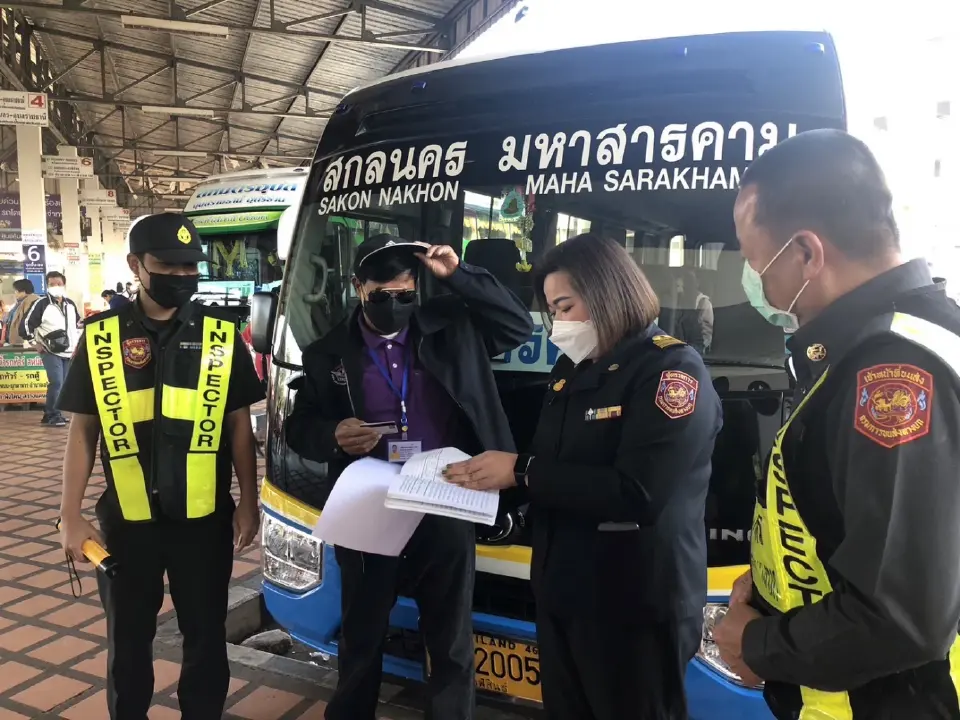 ขนส่งทางบก เตรียมความพร้อมทุกมาตรการ“รับคนกลับจากบ้าน”