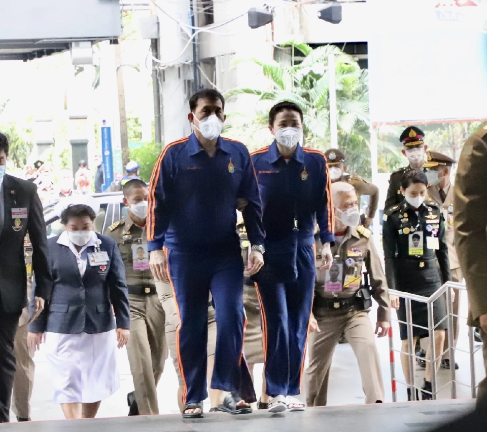 ในหลวง-พระราชินี เสด็จฯ ทรงติดตามพระอาการ พระองค์ภาฯ