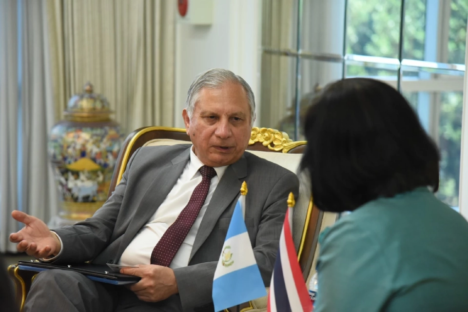 นายการ์โลส อุมเบร์โต ฆิเมเนซ ลิโกนาเอกอัครราชทูตสาธารณรัฐกัวเตมาลา