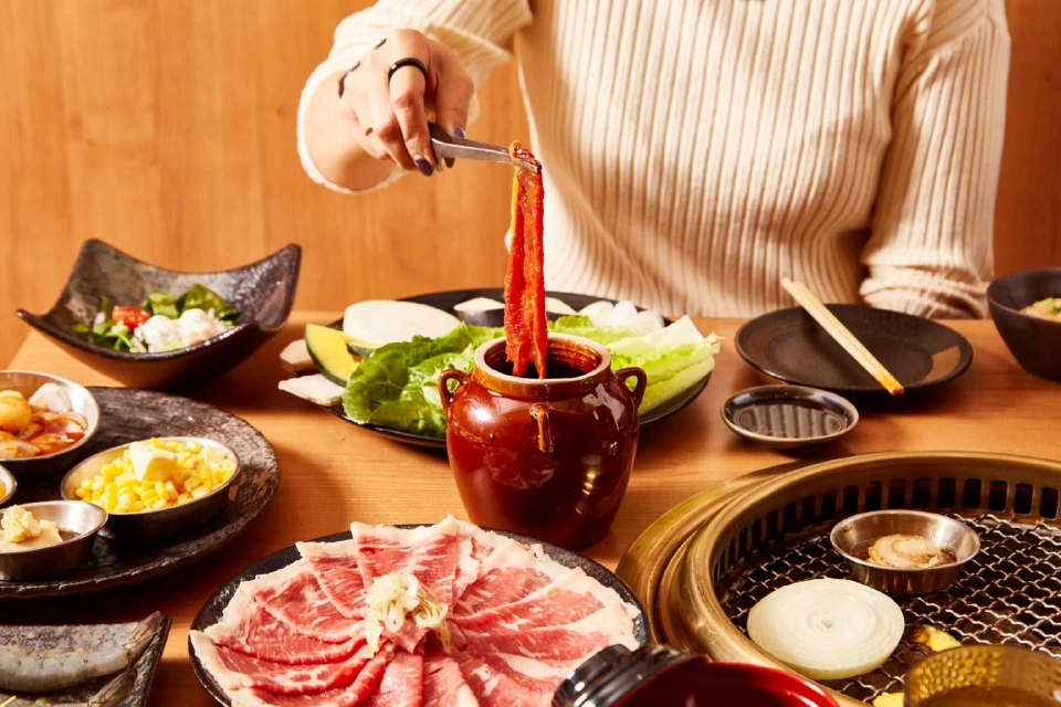 เด้งรับบุฟเฟต์ปิ้งย่างโตแรง “Red Panda” ปักหมุดดีไซน์ วิลเลจจับคนรุ่นใหม่