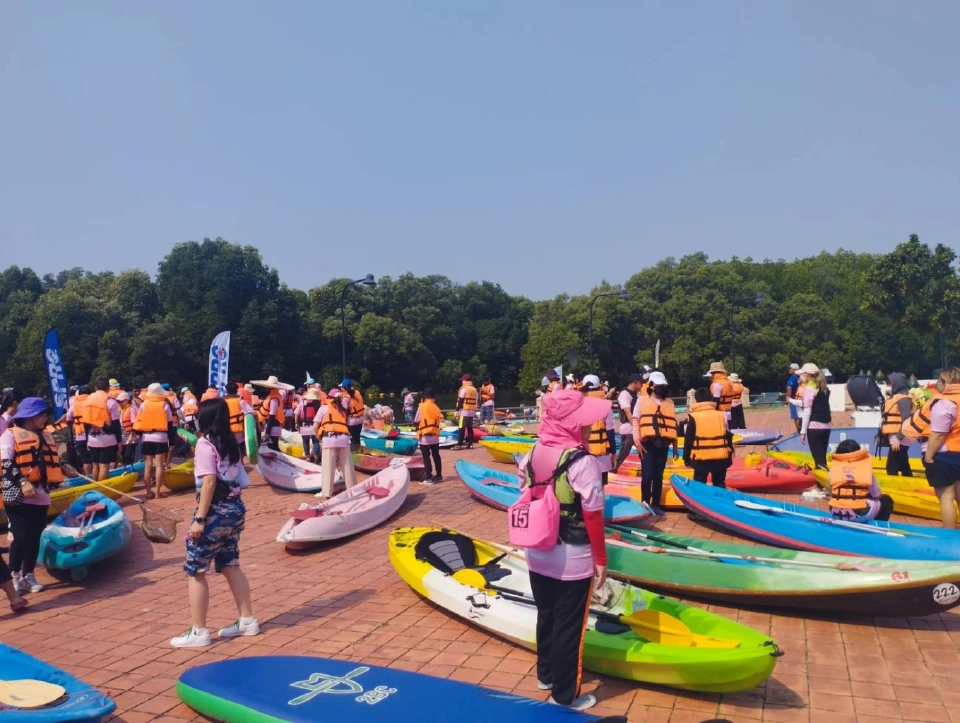 พายเรือคายัคเก็บขยะรักษ์ป่ากลางเมืองระยอง