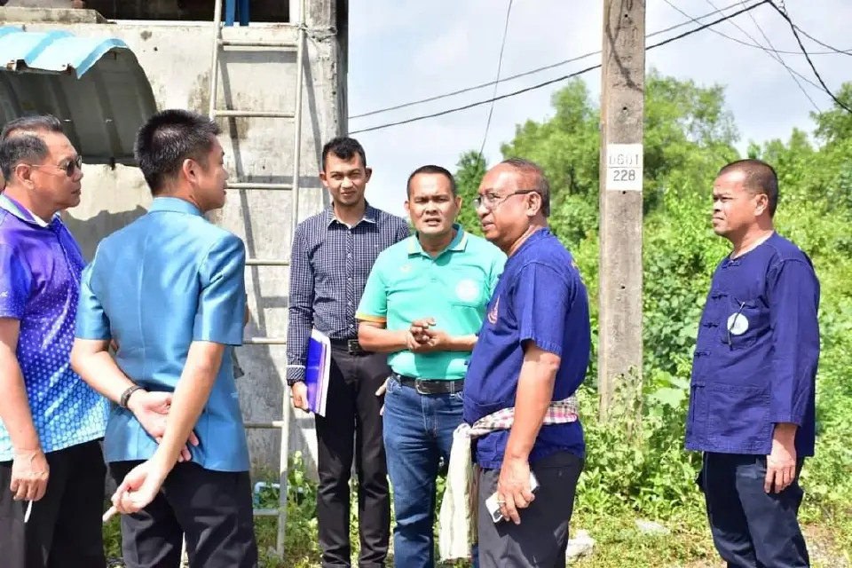 ผส.ชป.15 ลงพื้นที่บ้านแสงวิมาน เตรียมผลักดันแผนก่อสร้างคันกั้นน้ำเค็มบ้านแสงวิมาน