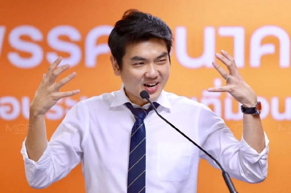  นายปิยบุตร แสงกนกกุล เลขาธิการคณะก้าวหน้า 