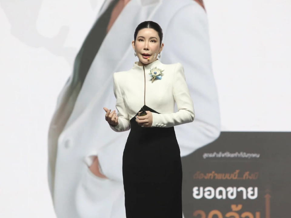 นางสาวปิยลักษณ์ อุดมชาติ ประธานกรรมการ บริษัท เอฟโวลูชั่นสกิน จำกัด