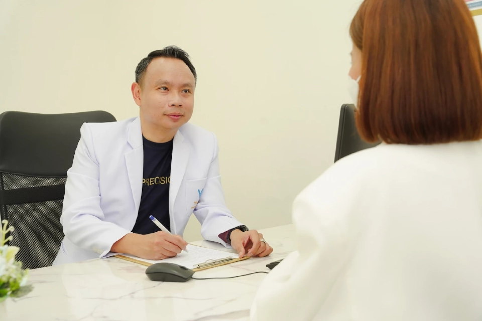 พท.นพ.ธรณัส กระต่ายทอง