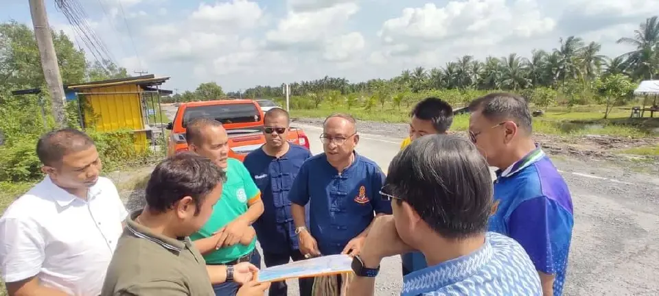 ผส.ชป.15 ลงพื้นที่บ้านแสงวิมาน เตรียมผลักดันแผนก่อสร้างคันกั้นน้ำเค็มบ้านแสงวิมาน