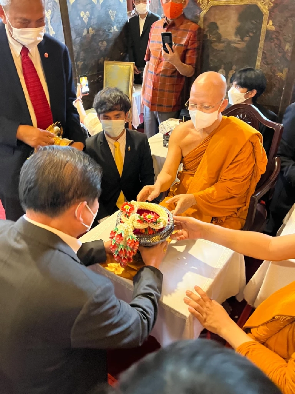 “นิพนธ์”เข้าถวายมุทิตาสักการะพระธรรมวชิรญาณ เจ้าอาวาสวัดบวรนิเวศวิหาร