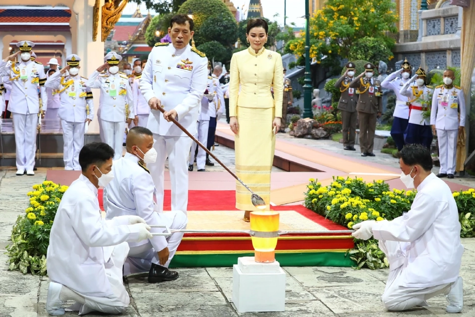 ในหลวง-พระราชินี เสด็จทรงบำเพ็ญพระราชกุศลวันมาฆบูชา 2566