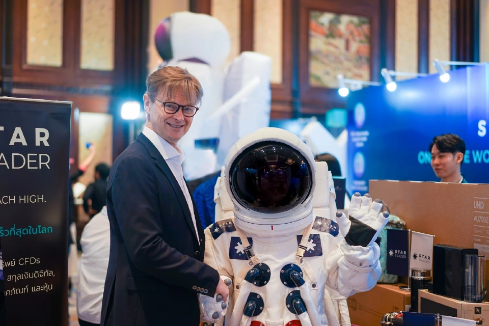 นายปีเตอร์ คาร์สตัน 