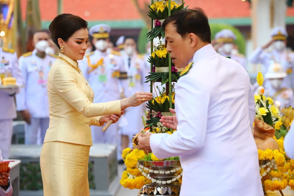 ในหลวง-พระราชินี เสด็จทรงบำเพ็ญพระราชกุศลวันมาฆบูชา 2566