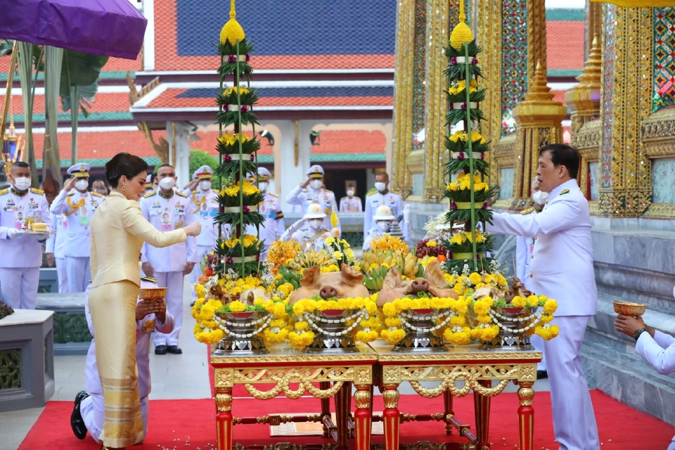 ในหลวง-พระราชินี เสด็จทรงบำเพ็ญพระราชกุศลวันมาฆบูชา 2566