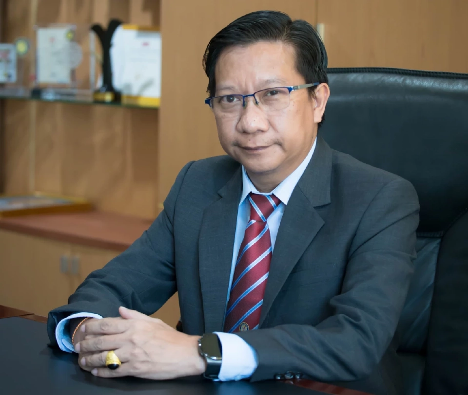 นายวันแสง วันนะวง กรรมการผู้จัดการ บริษัท ผลิต-ไฟฟ้าลาว (มหาชน) หรือ EDL-Gen 