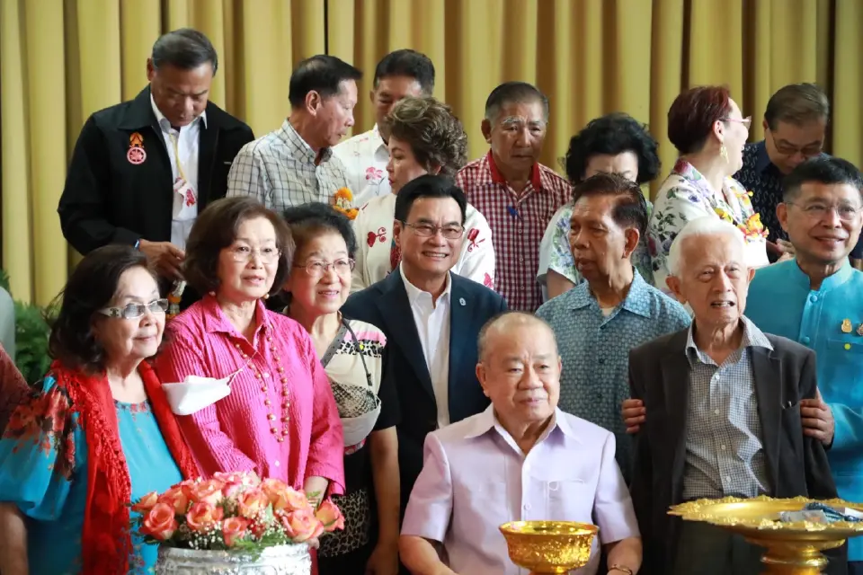 "จุรินทร์"ร่วมงานรดน้ำดำหัว  "อนัน อนันตกูล" อดีตเลขาฯปชป.