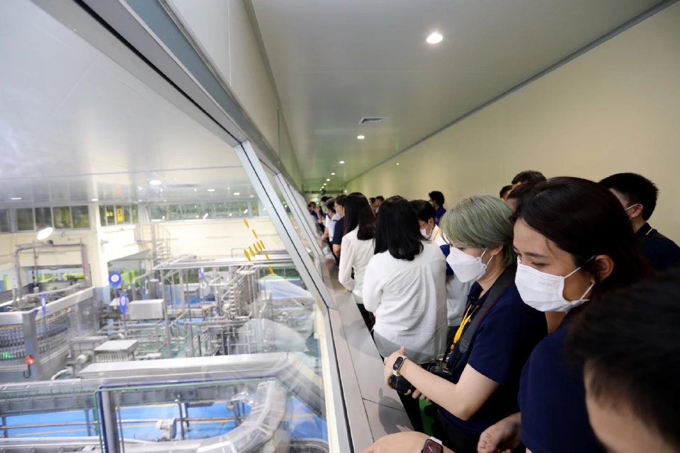 โอสถสภา แชร์ความรู้โครงการ ‘Care The Whale’ ใช้ประโยชน์จากขยะขวดแก้ว