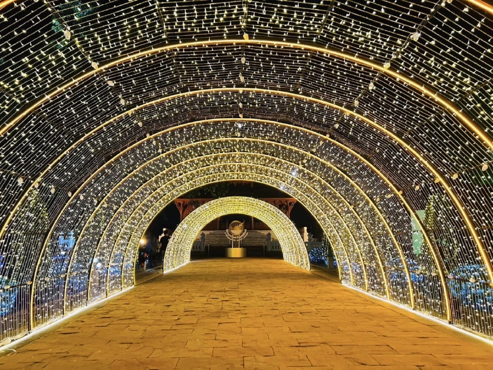 งานใต้ร่มพระบารมี 241 ปี กรุงรัตนโกสินทร์ เที่ยวกรุงเทพฯ สวนสันติชัยปราการ