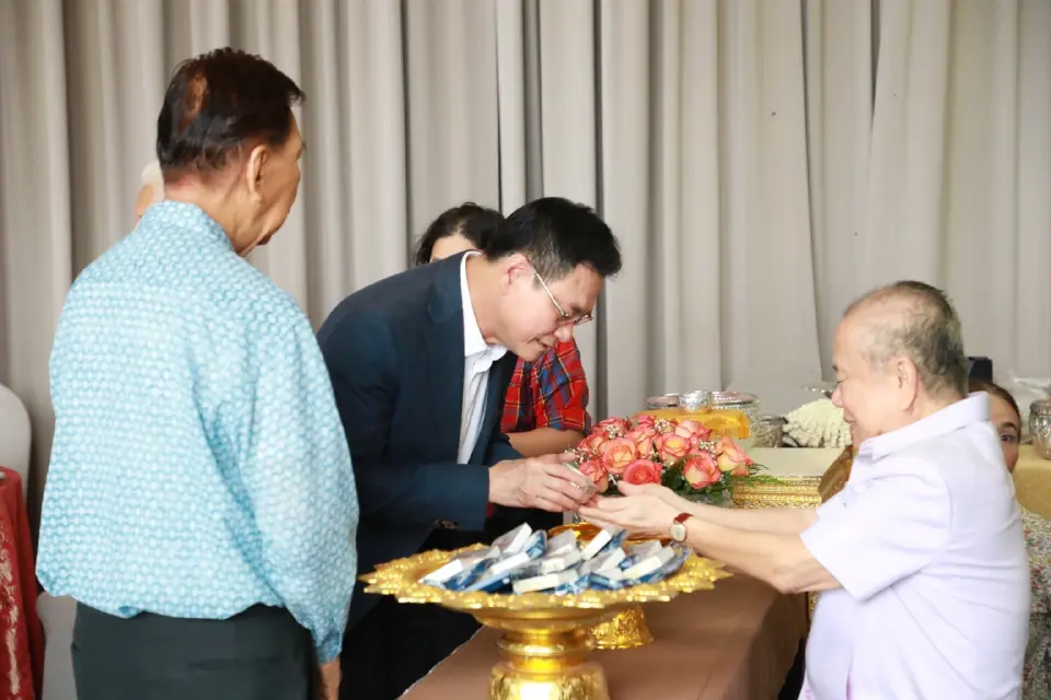 "จุรินทร์"ร่วมงานรดน้ำดำหัว  "อนัน อนันตกูล" อดีตเลขาฯปชป.