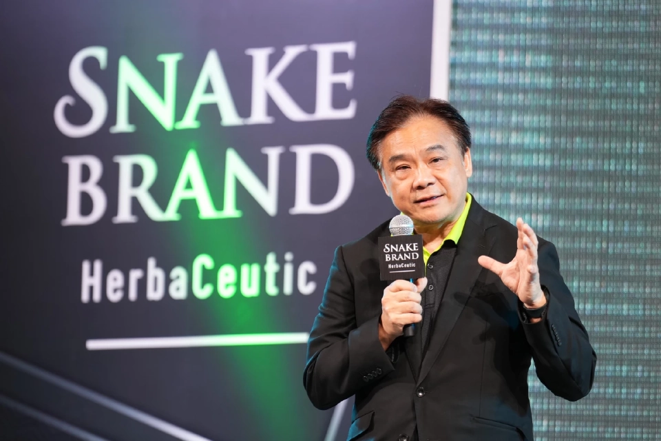 นายอนุรุธ ว่องวานิช ประธานกรรมการบริหารกลุ่มบริษัทอังกฤษตรางู