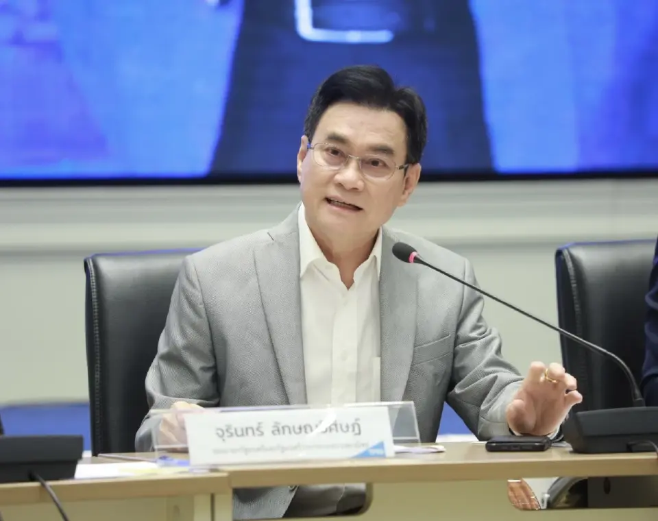 นายจุรินทร์ ลักษณวิศิษฏ์ รองนายกรัฐมนตรีและรัฐมนตรีว่าการกระทรวงพาณิชย์