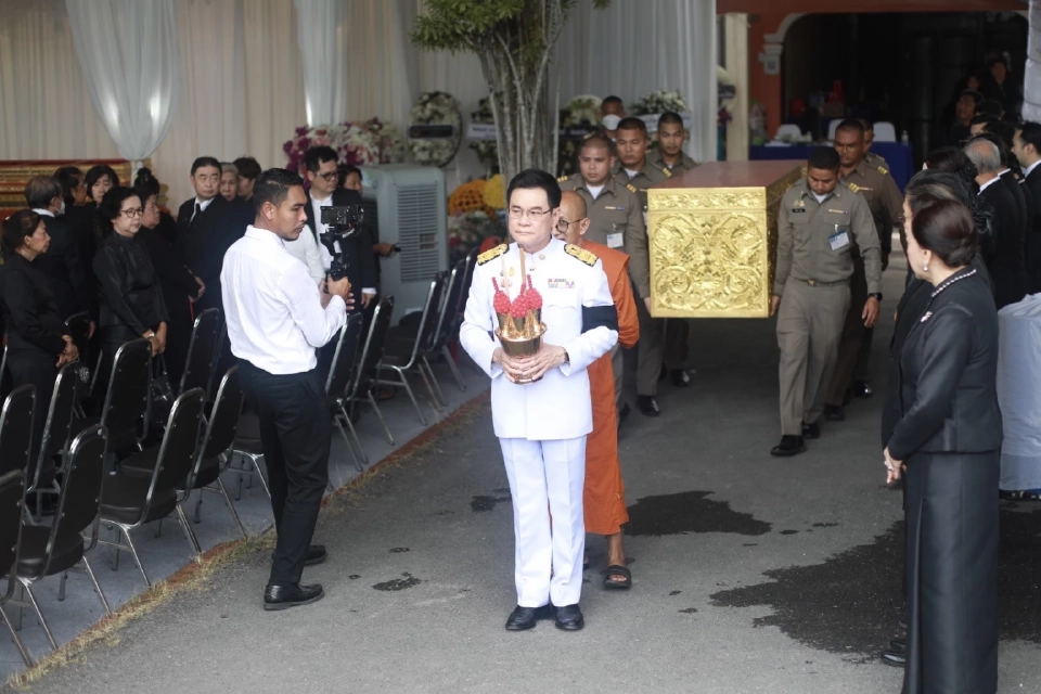 ครอบครัว “ลักษณวิศิษฏ์” น้อมสำนึกพระมหากรุณาธิคุณ พิธีพระราชทานเพลิงศพพ่อ