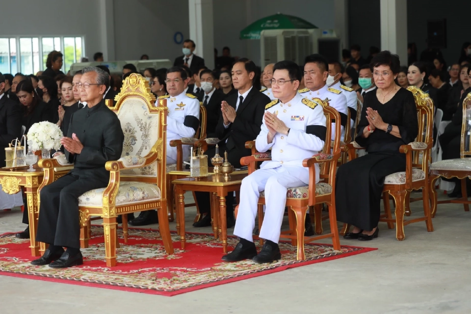 ครอบครัว “ลักษณวิศิษฏ์” น้อมสำนึกพระมหากรุณาธิคุณ พิธีพระราชทานเพลิงศพพ่อ