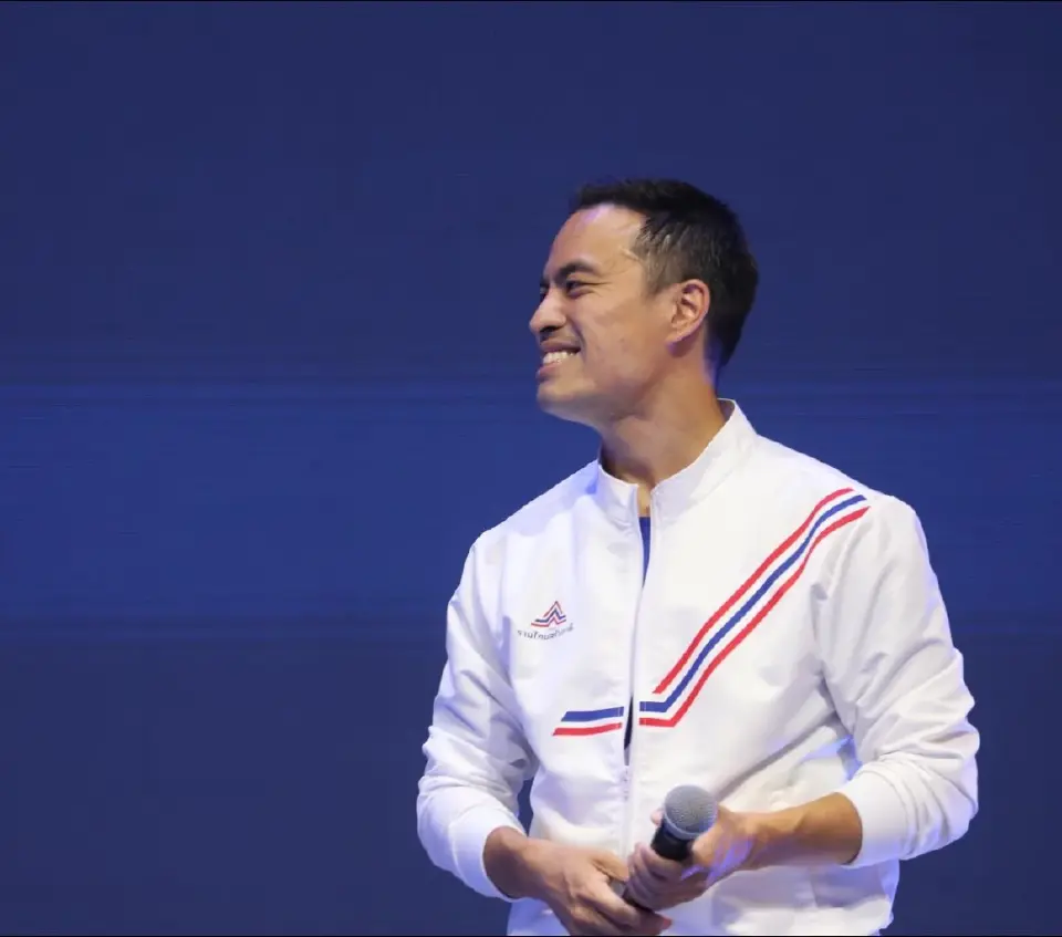 นายเอกนัฏ พร้อมพันธุ์ เลขาธิการพรรครวมไทยสร้างชาติ 