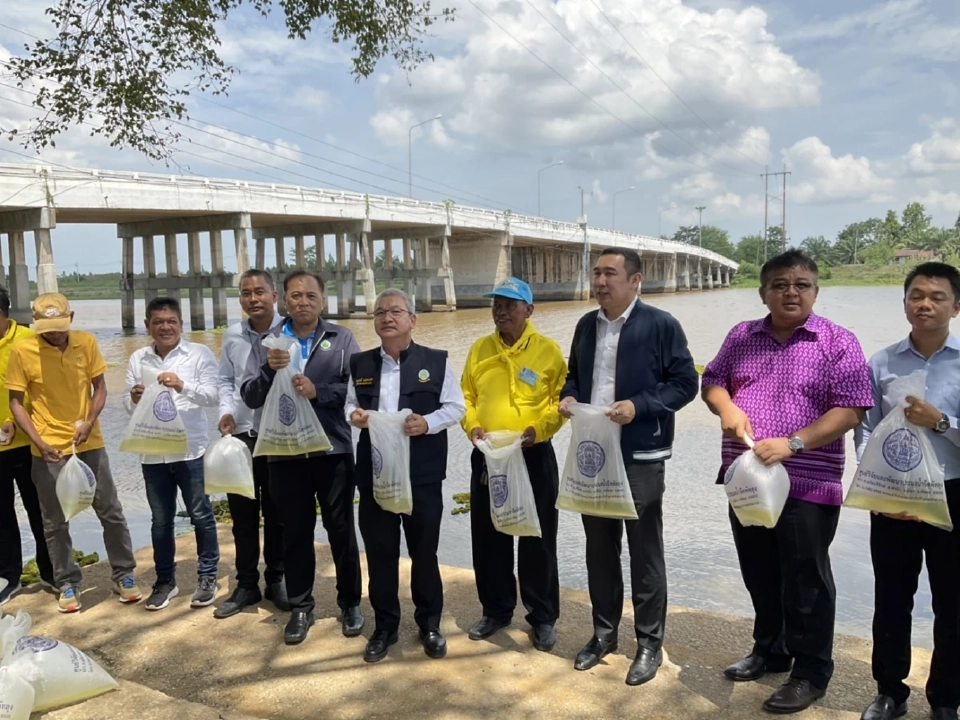 รองฯ วิทยา ร่วมปล่อยพันธุ์กุ้ง 1 ล้านตัว หวังรักษาระบบนิเวศอย่างยั่งยืน