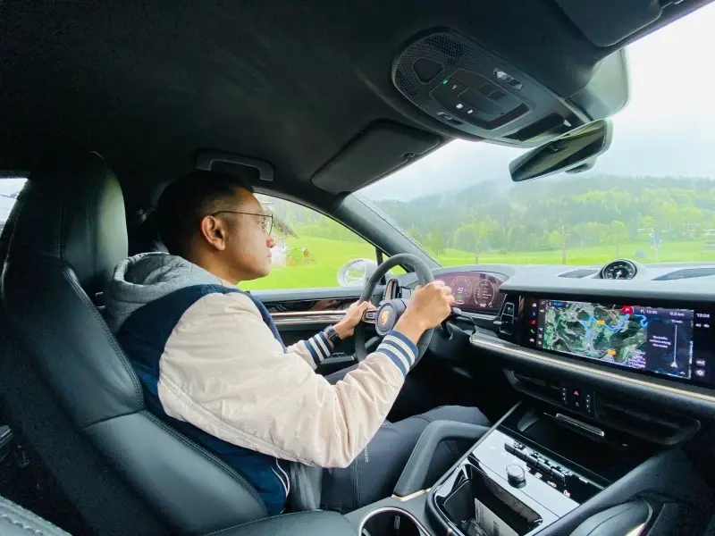 รีวิว Porsche Cayenne Facelift 2023  ปรับใหญ่ ปลั๊ก-อินไฮบริดเนียนขึ้น