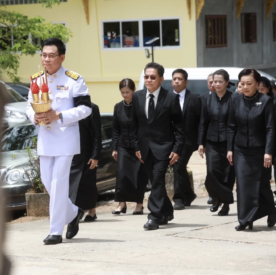 ครอบครัว “ลักษณวิศิษฏ์” น้อมสำนึกพระมหากรุณาธิคุณ พิธีพระราชทานเพลิงศพพ่อ