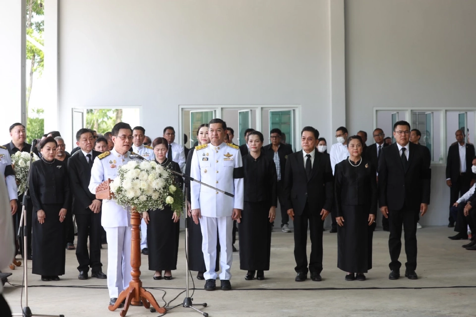 ครอบครัว “ลักษณวิศิษฏ์” น้อมสำนึกพระมหากรุณาธิคุณ พิธีพระราชทานเพลิงศพพ่อ