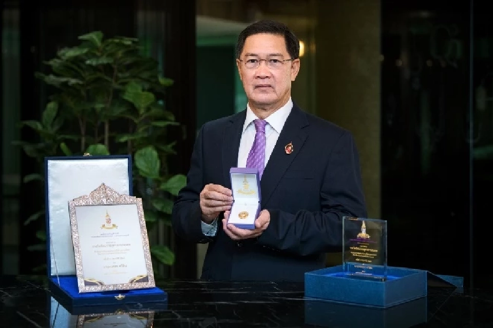 พงศธร ทวีสิน อดีตประธานเจ้าหน้าที่บริหาร บริษัท ปตท.สำรวจและผลิตปิโตรเลียม จำกัด (มหาชน) หรือ ปตท.สผ.