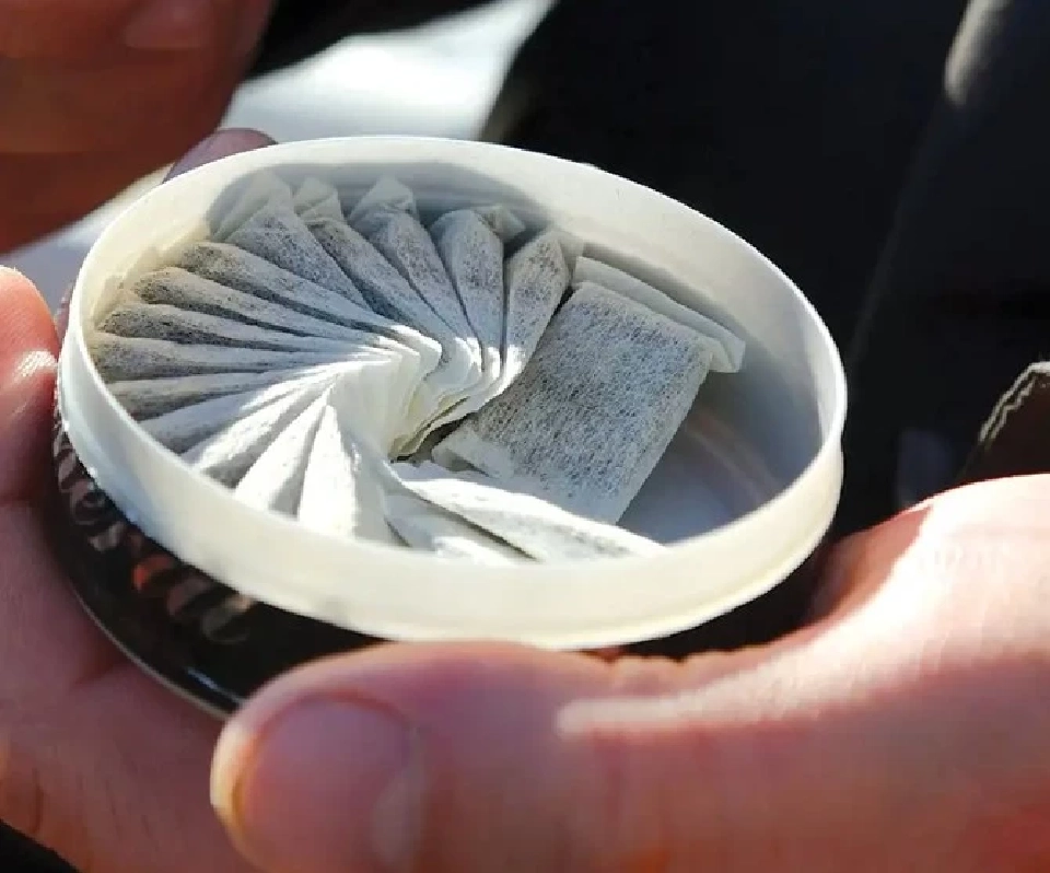 "สนูส" อาจช่วยให้คนสูบบุหรี่ลดลง แต่สธ.สวีเดนระบุว่า สนูสเป็นอีกหนึ่งผลิตภัณฑ์ที่ทำให้คนติดนิโคตินซึ่งเป็นสารเสพติดหลักในยาสูบ