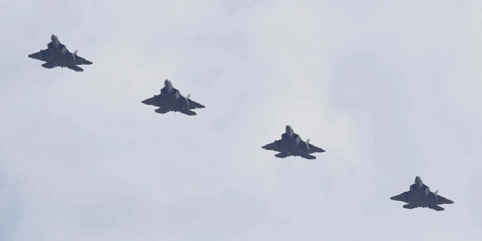 ไต้หวันระบุว่า มีเครื่องบินรบของจีน 10 ลำรุกล้ำข้ามเส้นกึ่งกลางของช่องแคบไต้หวันที่กั้นระหว่างจีนกับไต้หวัน