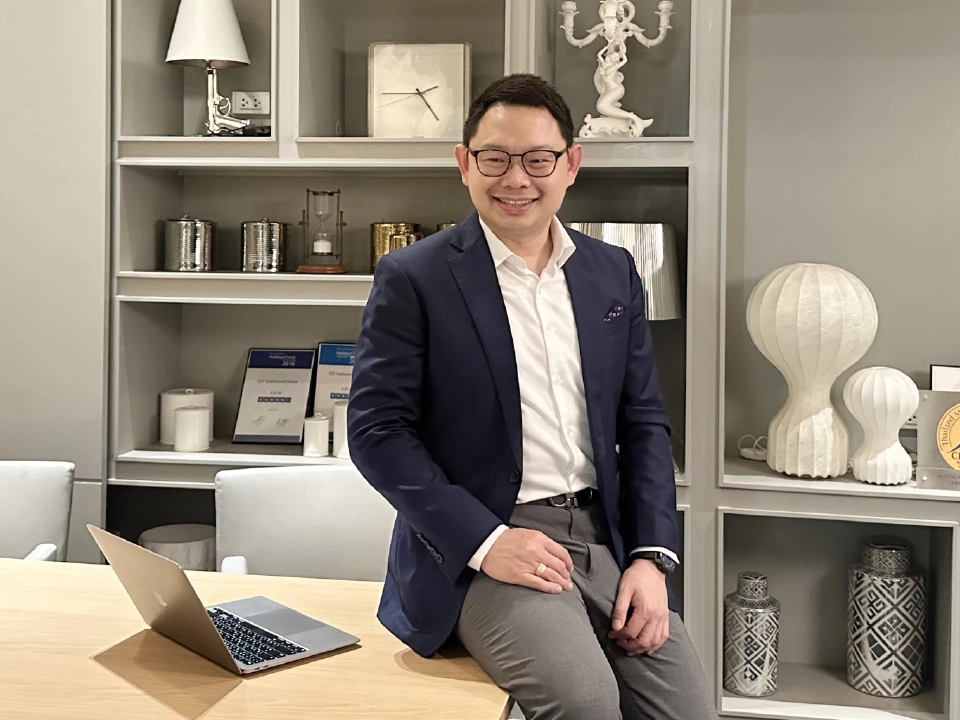 ภก. คงเกียรติ ฉัตรหิรัญทรัพย์