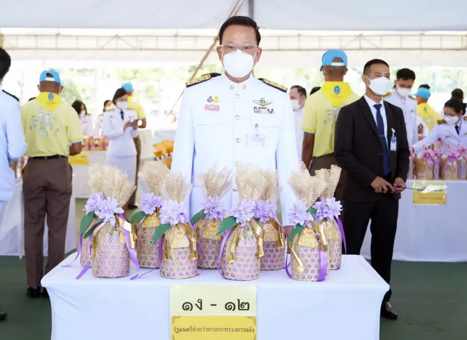สันติ พร้อมพัฒน์
