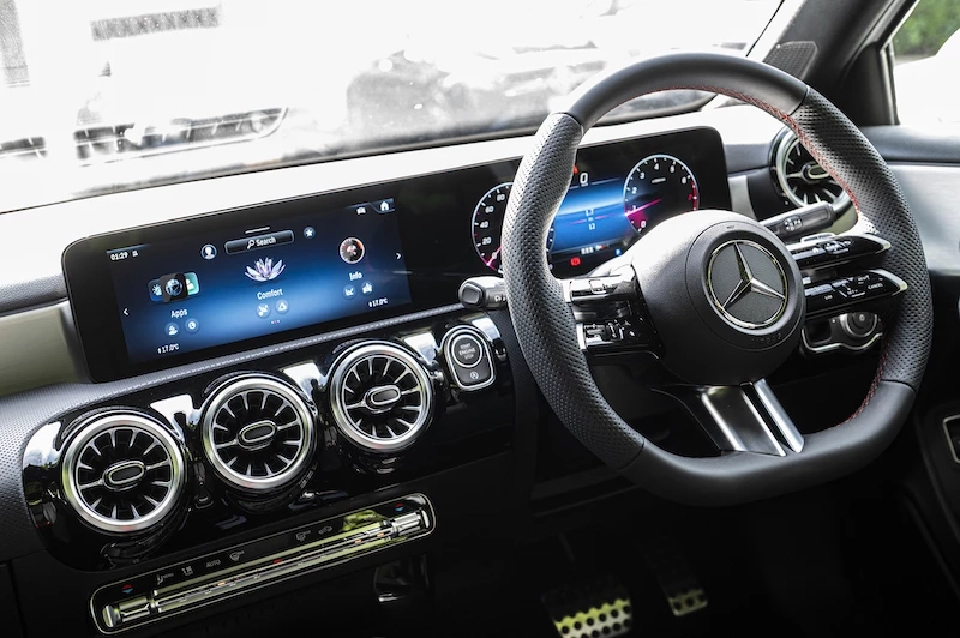 รีวิว เอ-คลาส ใหม่ Mercedes Benz A200 AMG Dynamic