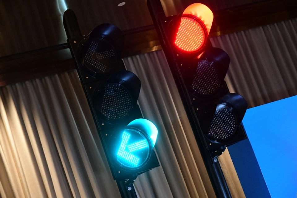 ถนนหลัก 4 สาย  พื้นที่ กทม. นำร่องระบบควบคุมไฟจราจรอัจฉริยะ