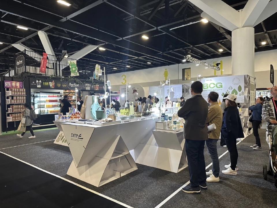 Yanhee Red Energy Liting Serum สินค้าไทยใน Naturally Good Expo 2023