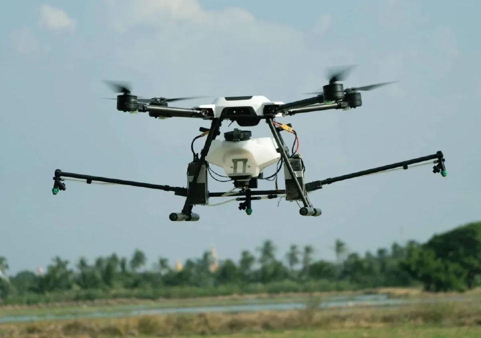 ลุยสร้างคน“โดรน”พ่นสาร หว่านปุ๋ย อย่างมีความรู้