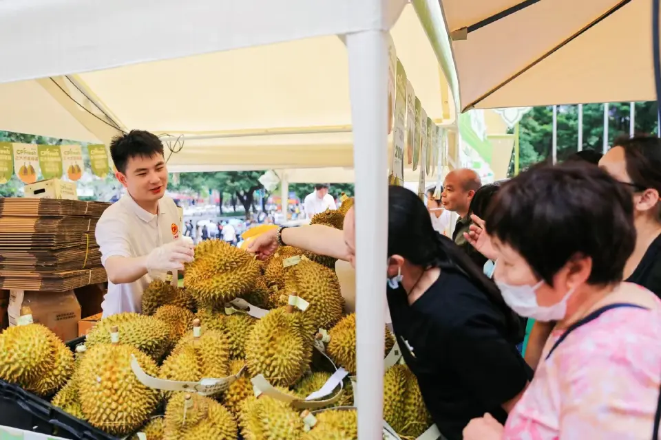 ชาวจีนแห่ชม ชิม ชอป  Thai Fruits Golden Months ที่กวางโจว