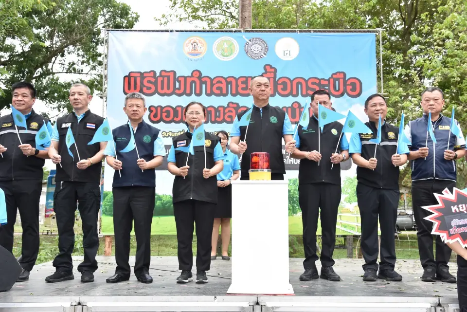 “เฉลิมชัย” สั่งฝังทำลายเนื้อกระบือเถื่อนกว่า 110 ตัน ลั่นเจอจับลูกเดียว