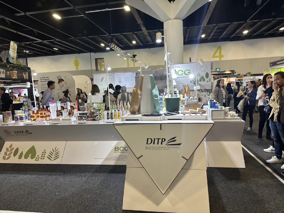 Yanhee Red Energy Liting Serum สินค้าไทยใน Naturally Good Expo 2023