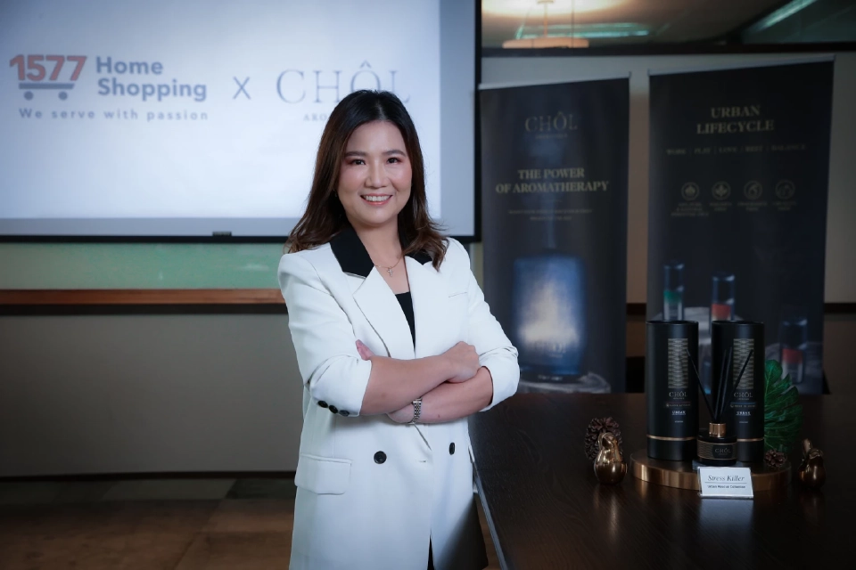 นางสาวปารย์ รัตนสุบรรณ ผู้อำนวยการฝ่ายพัฒนาธุรกิจ บริษัท 1577 โฮมชอปปิ้ง จำกัด