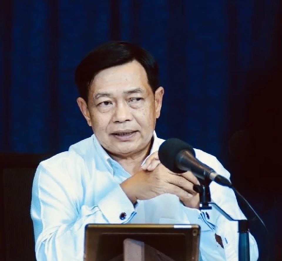 อลงกรณ์ พลบุตร