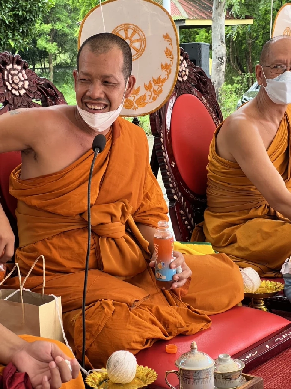 “P80 ลองก้า”เชิญชวนชาวพุทธร่วมใส่บาตรพระ