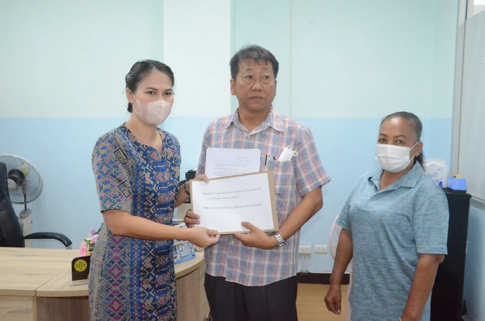  ชาวบ้านโชคชัย บุกพบ ผอ.รพ  จี้สร้างรพ.แห่งใหม่ งบกว่า 200 ล้าน 